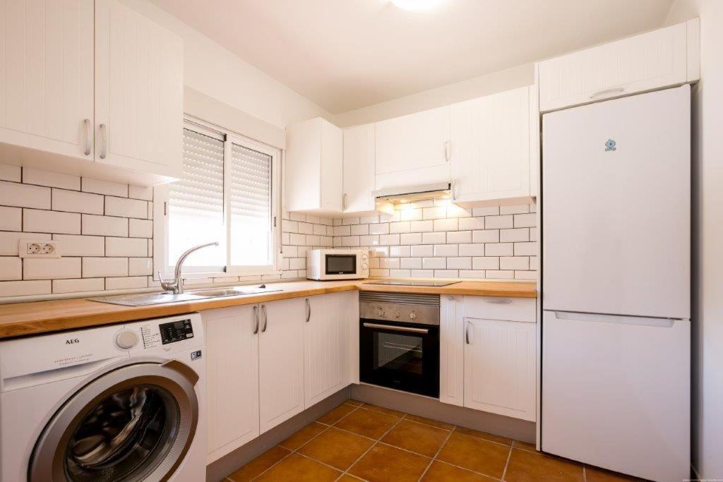 2 Bedroom Apartments Los Cristianos Beach Tenerife Tamaragua Arona  Eksteriør bilde